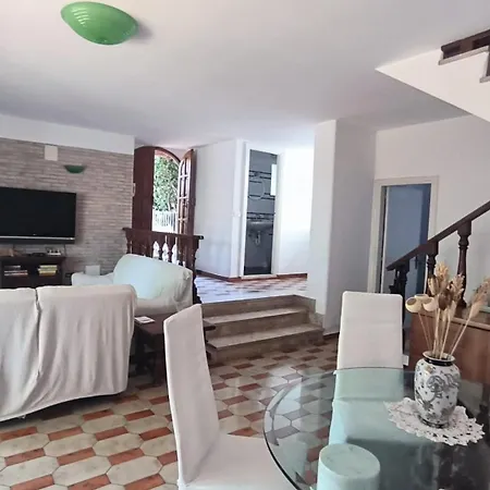 بيت للعطل La Ginestra